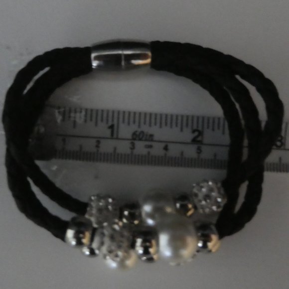 Magnetic Fastened Triple Loop Beaded Bracelet - Picture 8 of 8